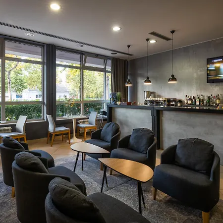 贝尔格莱德b酒店 酒店 4*